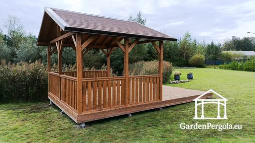 3x4 m houten prieel met een ruime 4x4 m terras